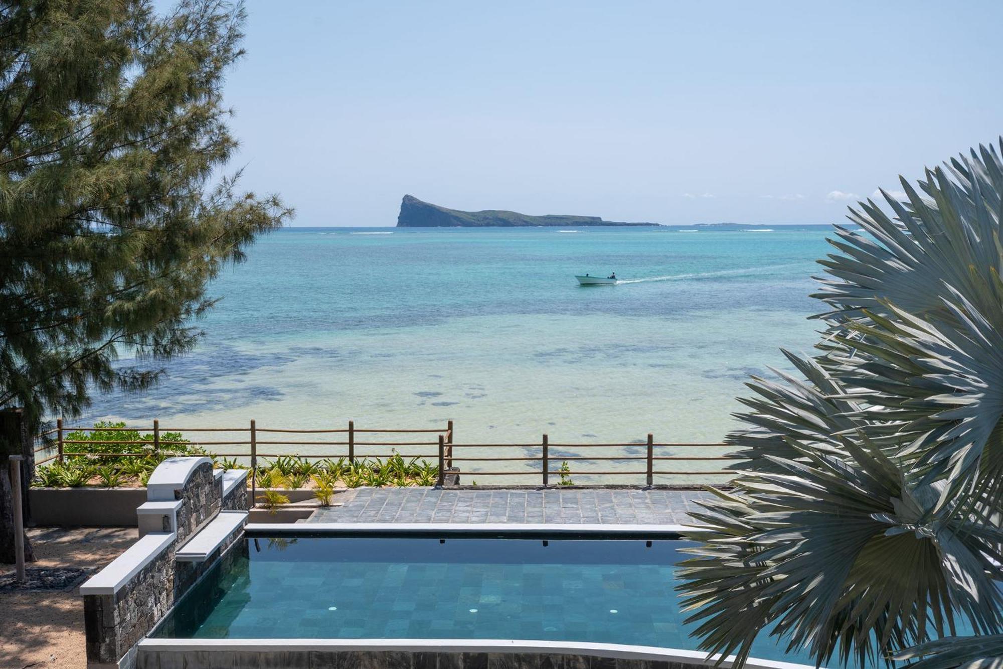Luxury Beachfront Duplex, Coin De Mire View / 3Bed Кап Малюро Екстериор снимка