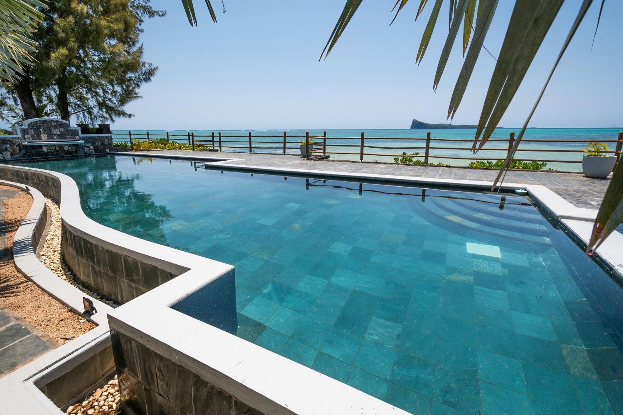 Luxury Beachfront Duplex, Coin De Mire View / 3Bed Кап Малюро Екстериор снимка