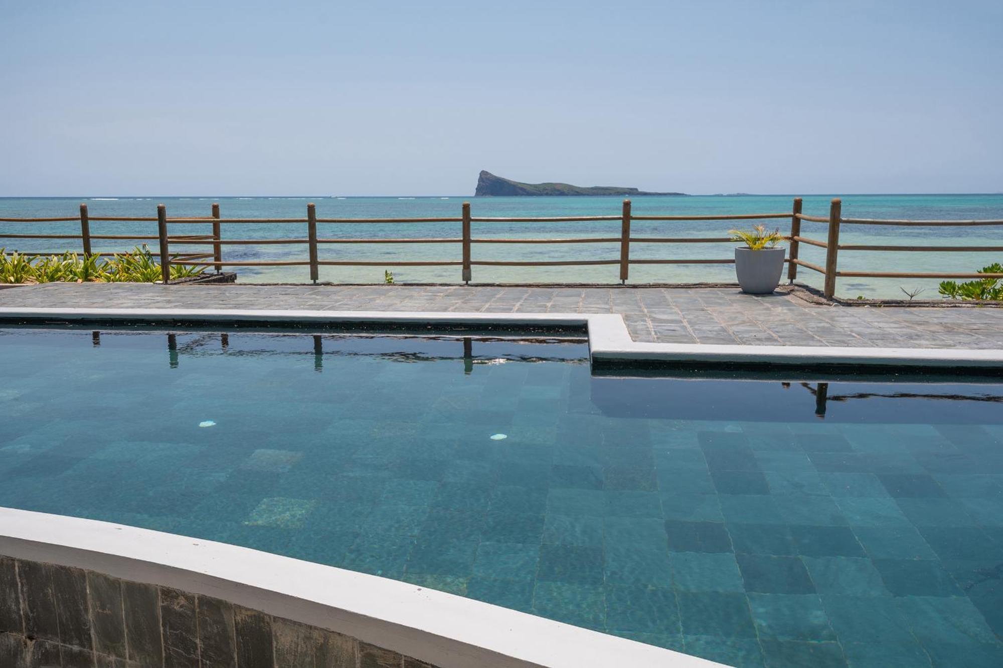 Luxury Beachfront Duplex, Coin De Mire View / 3Bed Кап Малюро Екстериор снимка