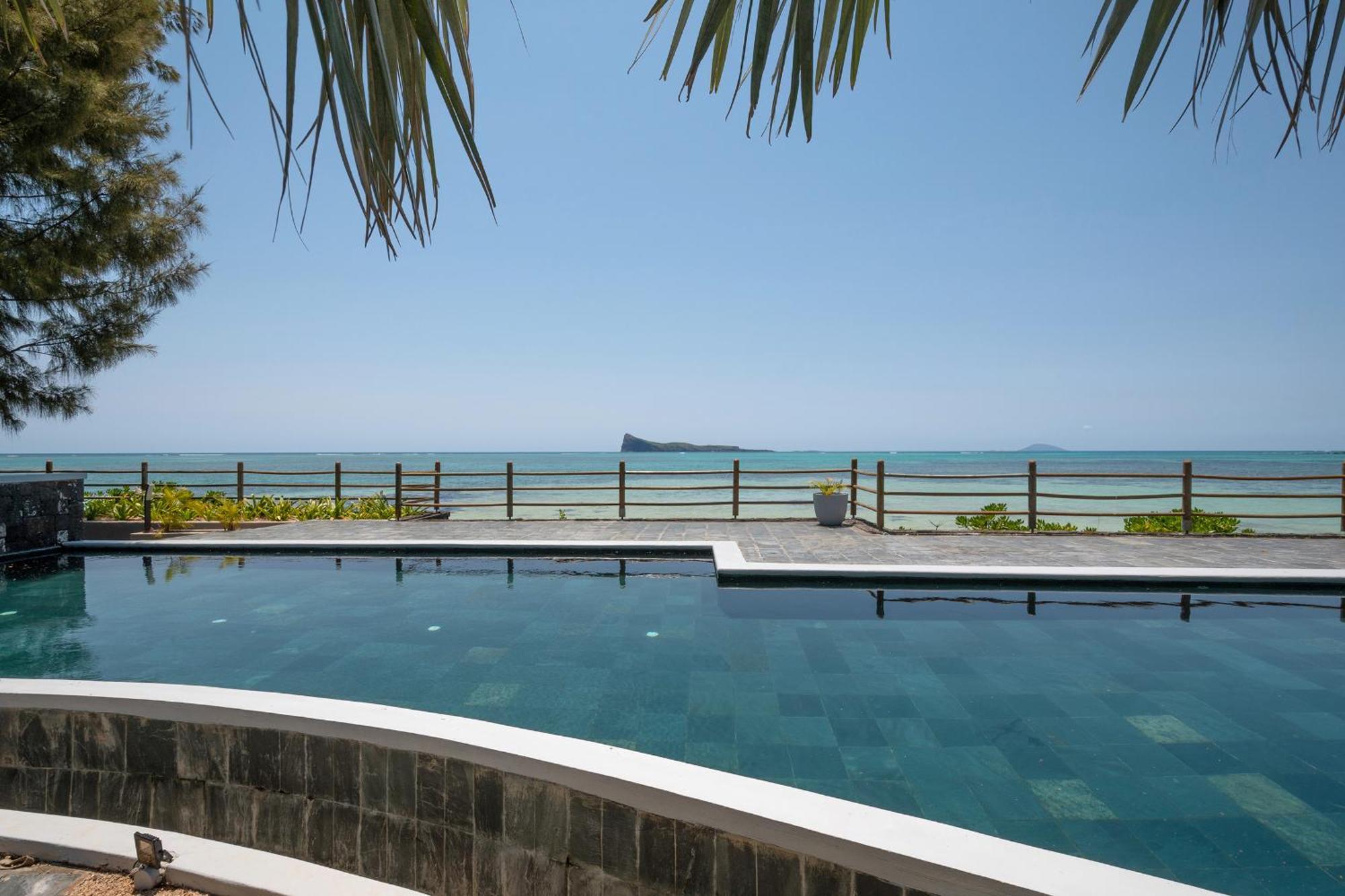 Luxury Beachfront Duplex, Coin De Mire View / 3Bed Кап Малюро Екстериор снимка