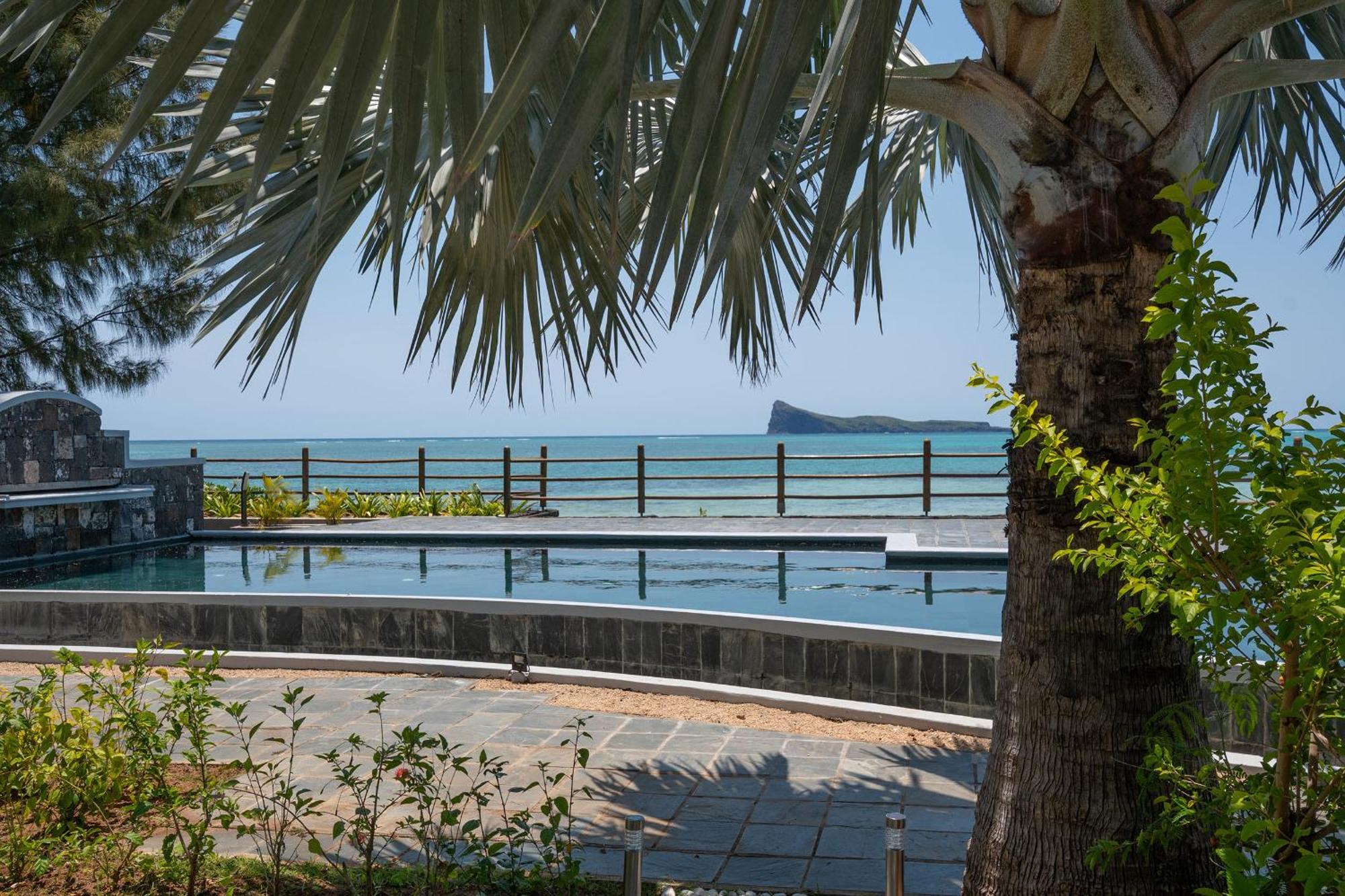 Luxury Beachfront Duplex, Coin De Mire View / 3Bed Кап Малюро Екстериор снимка
