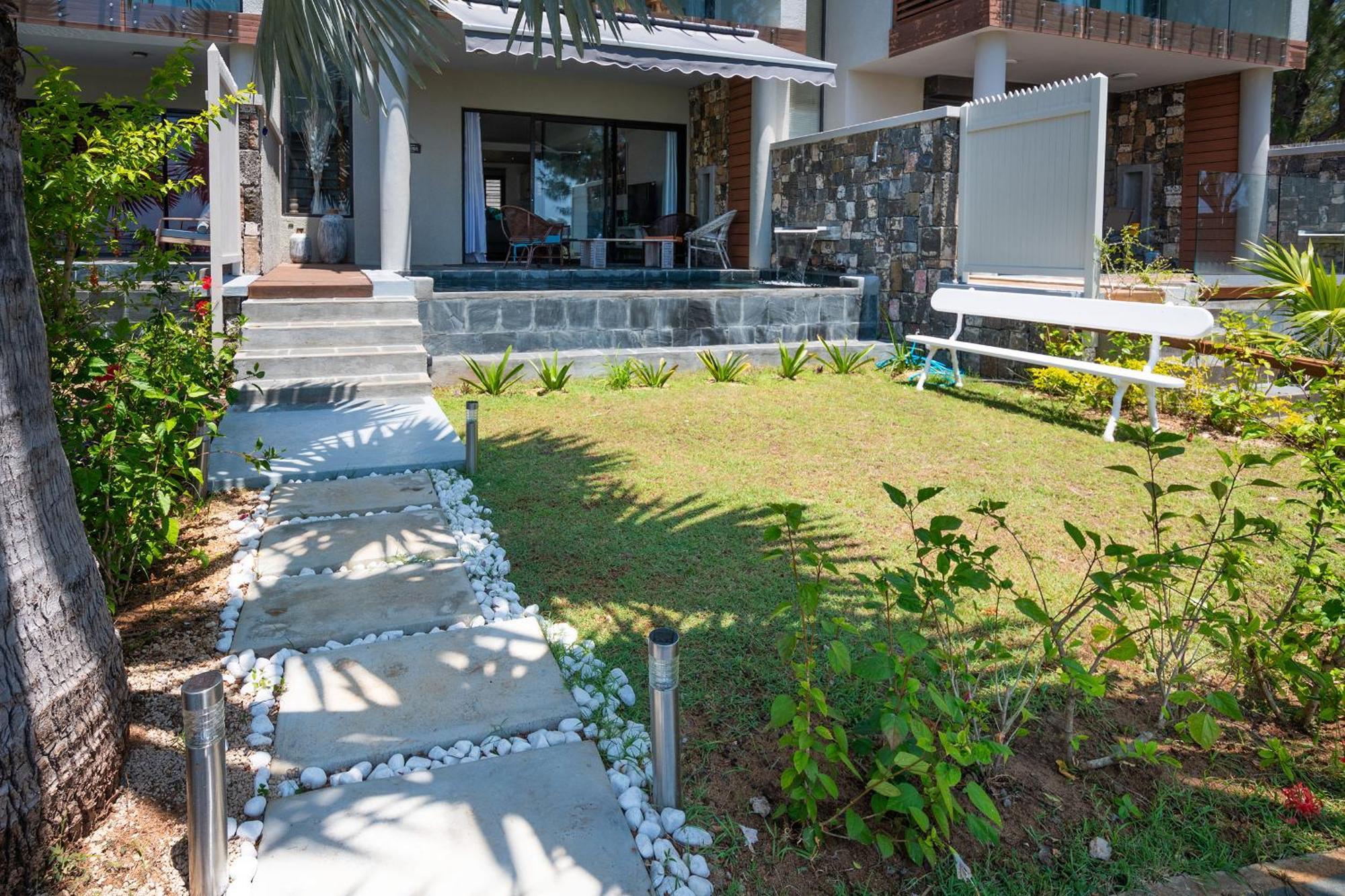 Luxury Beachfront Duplex, Coin De Mire View / 3Bed Кап Малюро Екстериор снимка